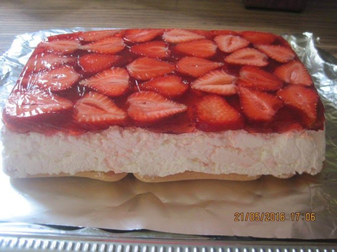 recept na krémový piškotový dort s jahodam_6