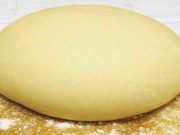 Univerzální kynuté těsto z jogurtu na všechno. Z tohoto těsta uděláte pizzu, koláče plněné placky..