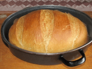 Tento recept na výborný domácí chléb z hrnce zvládne i úplný začátečník. Bez váhy, bez odměrky, bez hnětení!