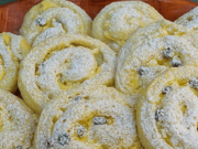 Recept na pudinkové šneky s tvarohem a rozinkami: Fantastická a měkoučká pochoutka!