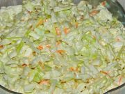 Recept na neskutečně chutný zelný salát: Je jako z KFC – s touto přílohou nikdy nešlápnete vedle!