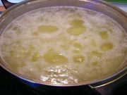 Pokud si vaříte bramborové slupky ve vodě, vyřešíte jeden z největších problémů každé ženy