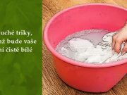Jednoduché triky, díky nimž bude vaše oblečení čistě bílé a voňavé