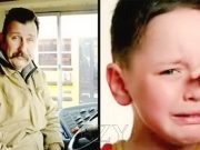 Řidič autobusu viděl chlapce plakat. Když zjistil důvod, začal okamžitě jednat