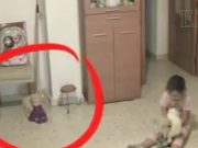 Otec nastavil skrytou kameru, aby zjistil, co se děje s jeho dcerou. A nemohl uvěřit vlastním očím