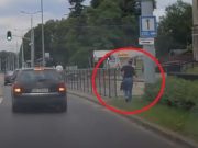 Řidič byl ohromen, když viděl, co žena dělá. Záznam se okamžitě stal hitem internetu!