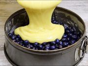 3 šálky a 3 vejce, rychlý a snadný recept na borůvkový jogurtový koláč je připraven!