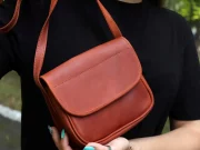 Lékaři varují před tím, co každá žena nosí v kabelce. Může to zničit vaši pleť