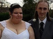 Nejžárlivější žena na světě: manžela sotva nechává dýchat. Jeho příběh koluje po internetu a stává se virálním