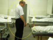 Rodiče vešli do márnice, aby identifikovali svého syna. Když uviděli jeho tělo, zůstali v šoku!